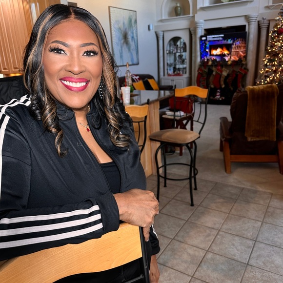 Meet your Posher, Natalie - Picture 6 of 6